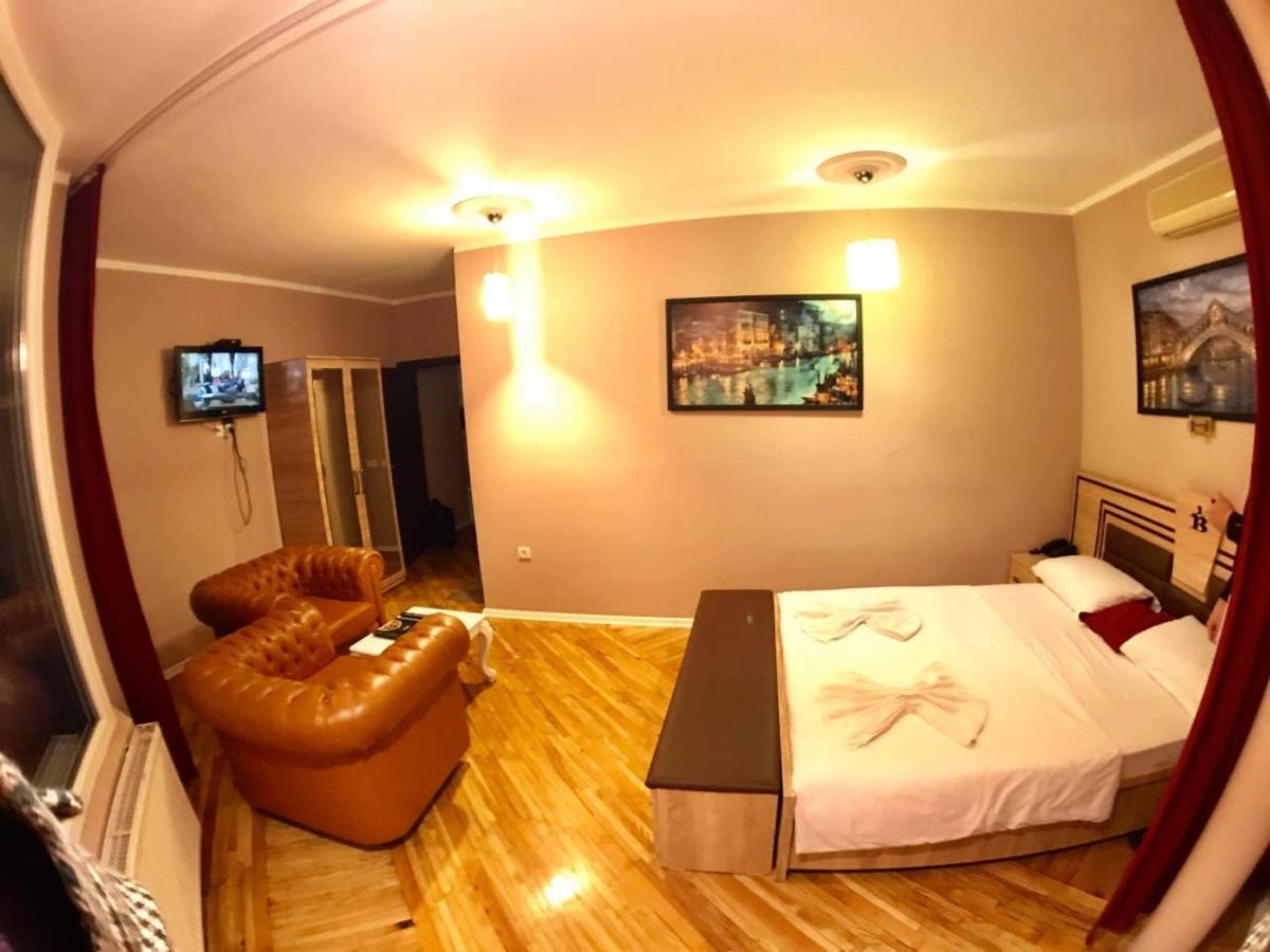Hotel Bavaria Prisztina Zewnętrze zdjęcie
